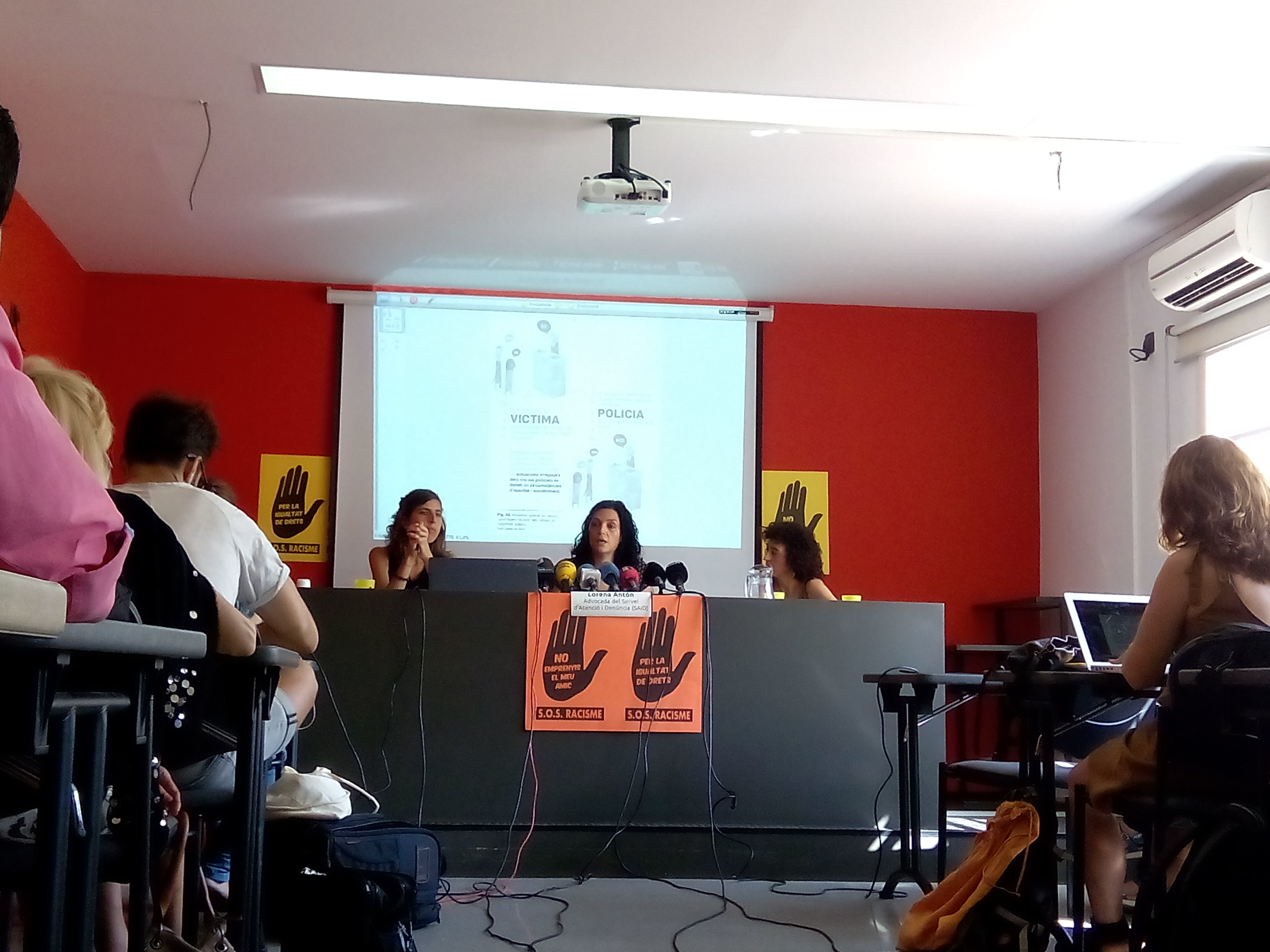 Alba Cuevas, Lorena Antón i Alícia Rodríguez durant la roda de premsa